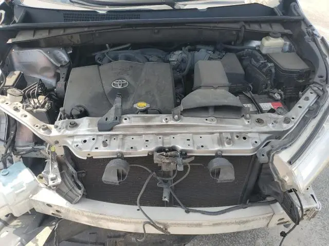 2017 TOYOTA HIGHLANDER SE  