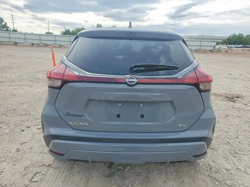 2022 NISSAN KICKS SV  