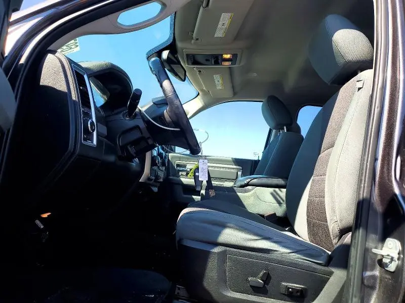 2016 RAM 1500 SLT  