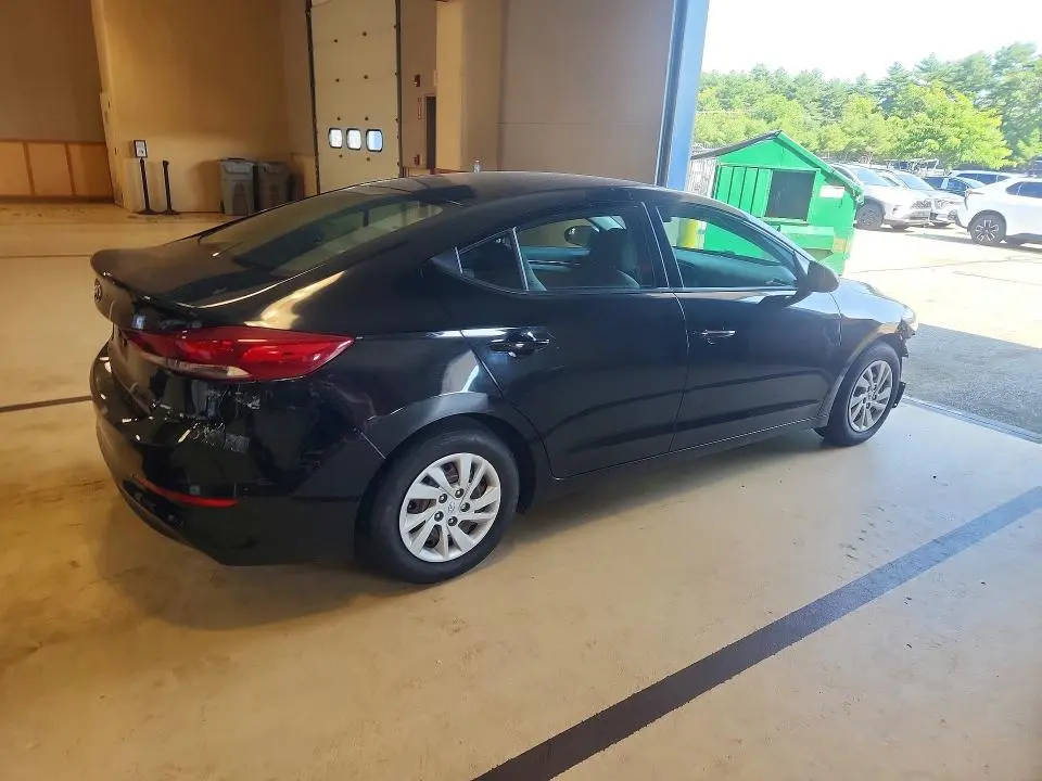 2018 HYUNDAI ELANTRA SE  