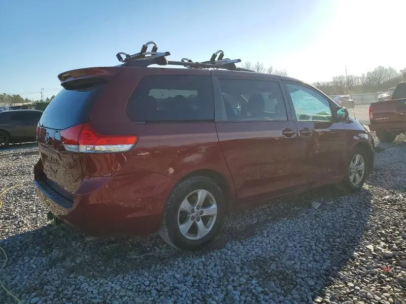 2013 TOYOTA SIENNA LE  