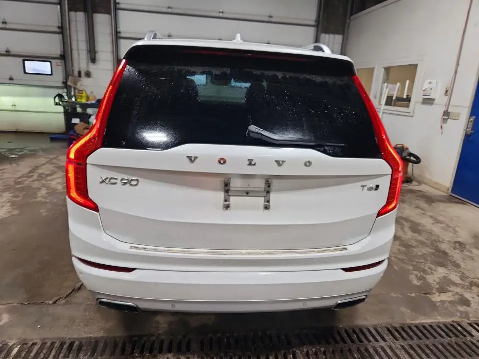 2017 VOLVO XC90 T6  