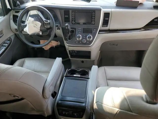 2020 TOYOTA SIENNA XLE  