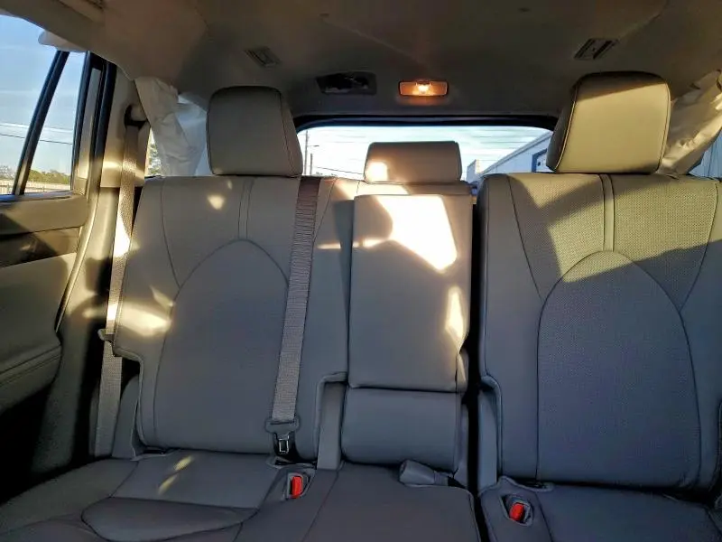 2025 TOYOTA HIGHLANDER LE  