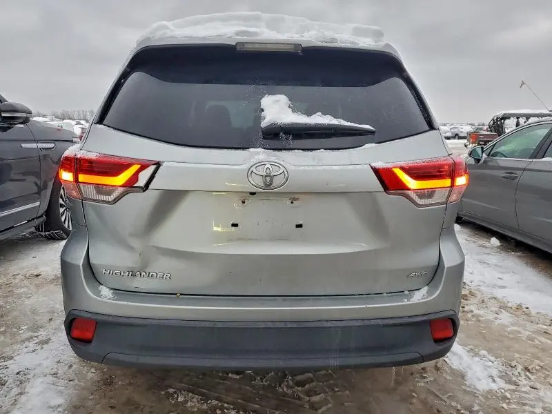 2019 TOYOTA HIGHLANDER LE  