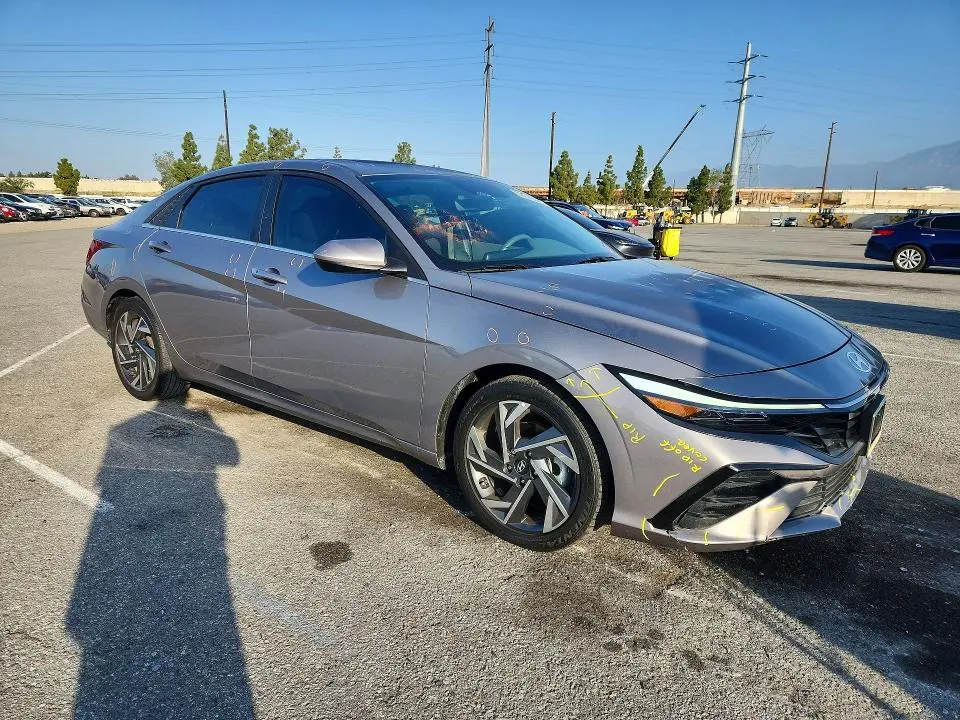 2024 HYUNDAI ELANTRA SEL  