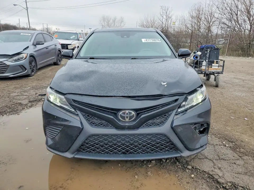 2019 TOYOTA CAMRY SE  