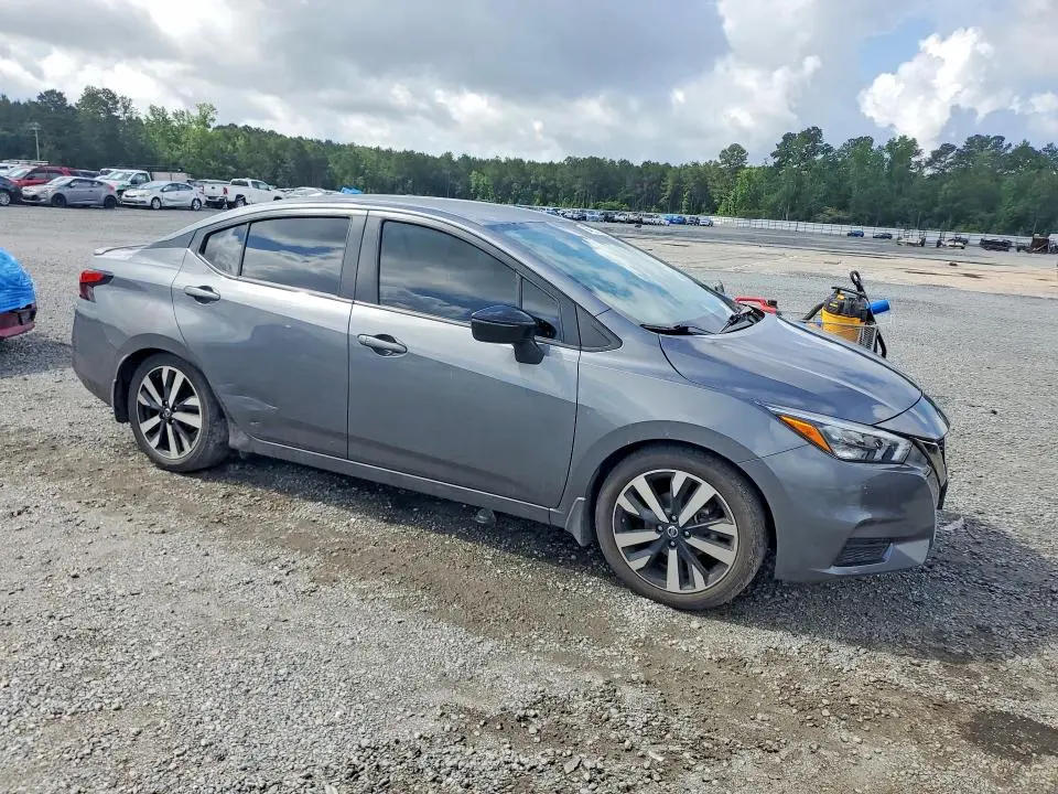 2022 NISSAN VERSA SR  