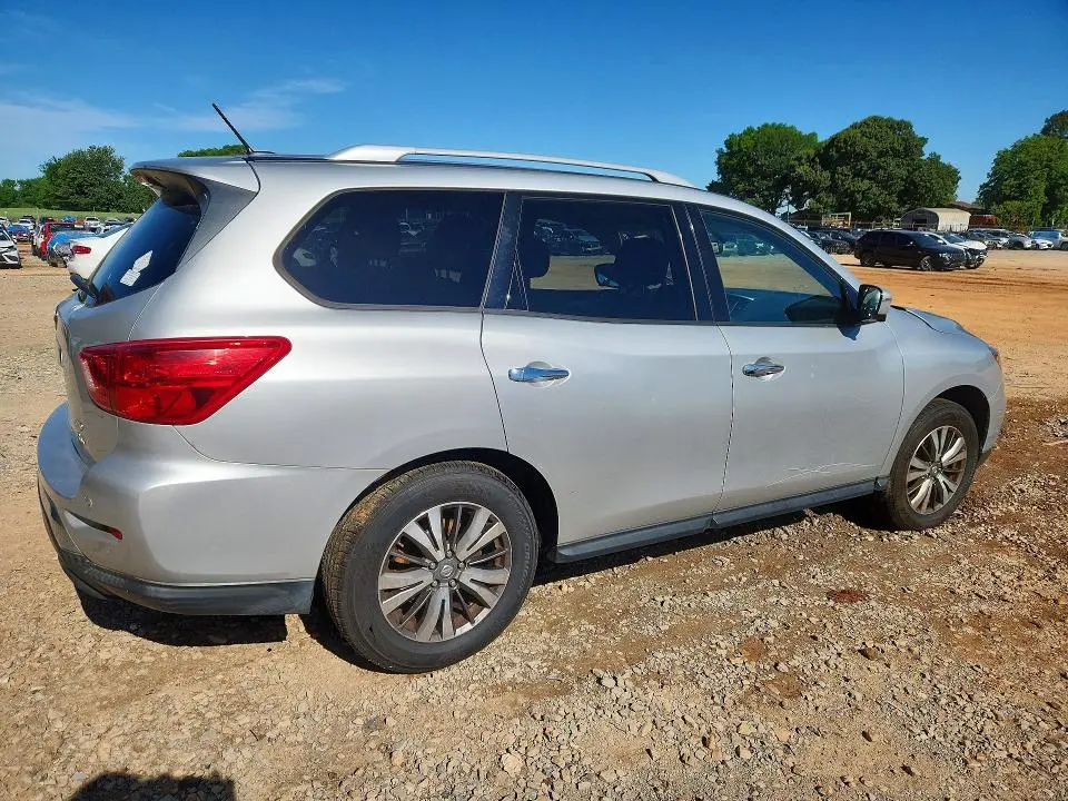 2017 NISSAN PATHFINDER SL  