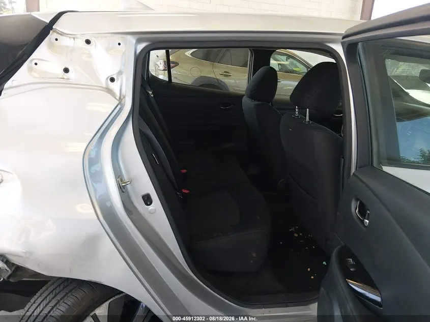2021 NISSAN LEAF SV 40 KWH