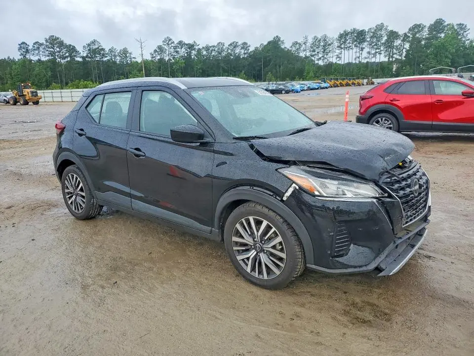 2022 NISSAN KICKS SV  
