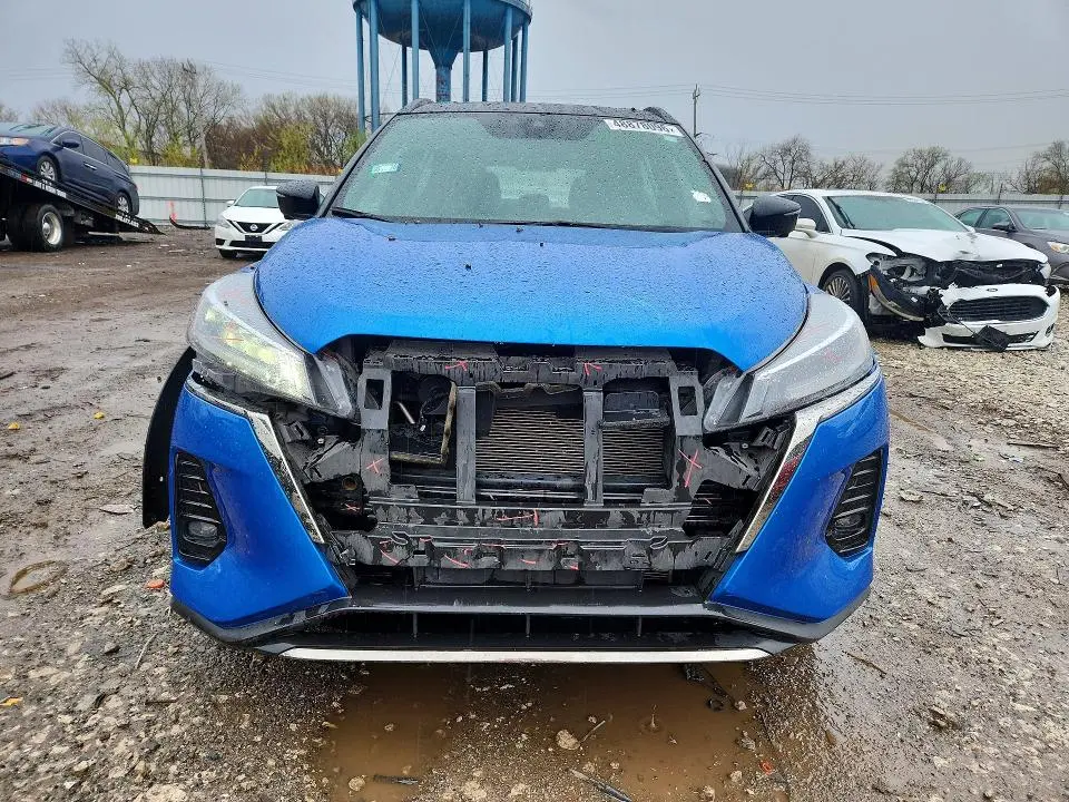 2023 NISSAN KICKS SR  