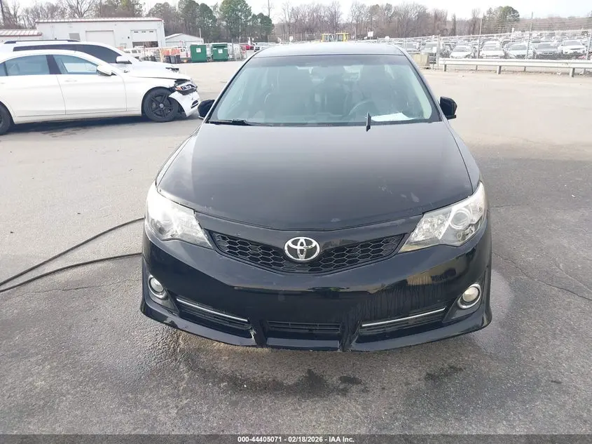2014 TOYOTA CAMRY SE
