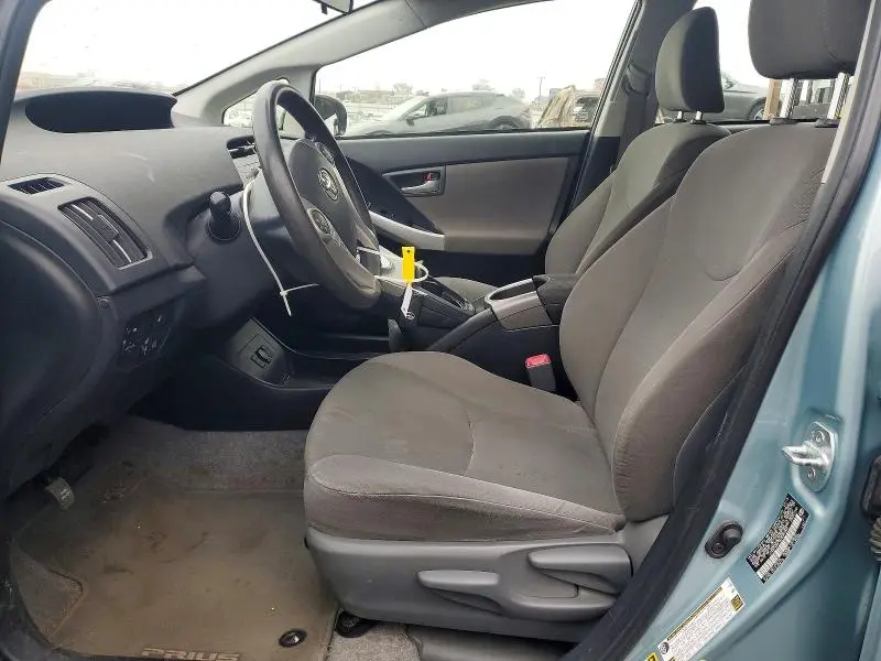 2013 TOYOTA PRIUS PLUG-IN   