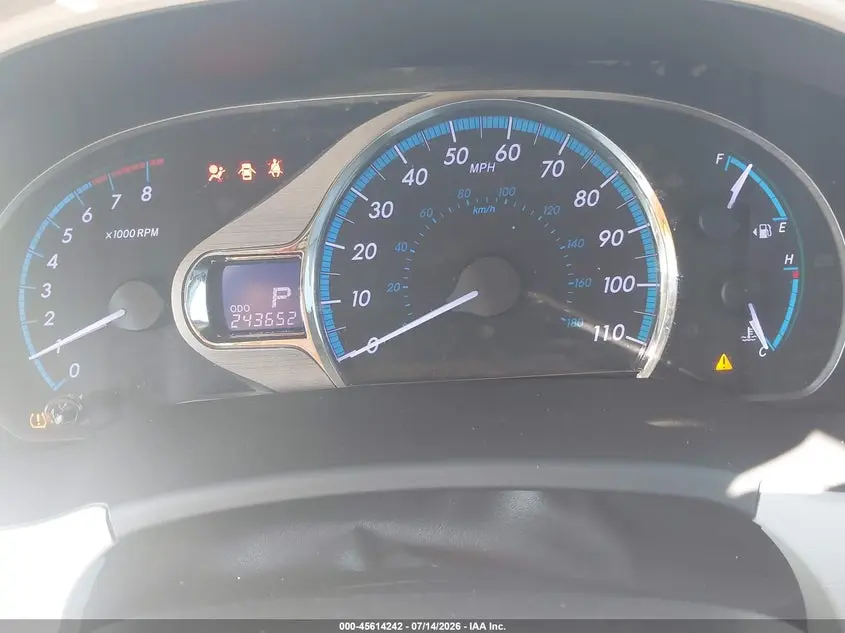 2011 TOYOTA SIENNA XLE V6