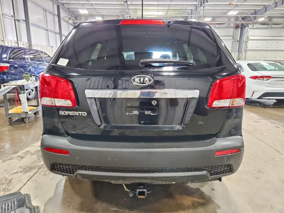 2011 KIA SORENTO LX  