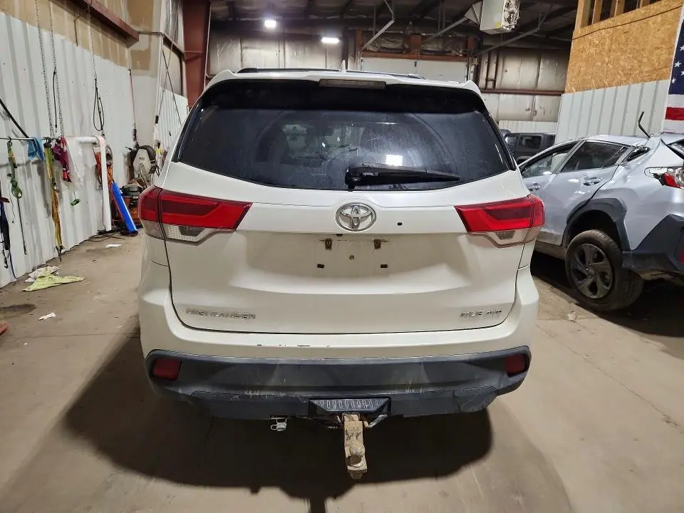 2019 TOYOTA HIGHLANDER XLE  