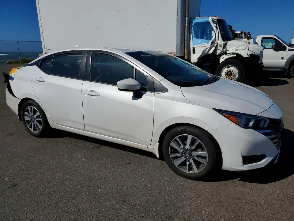 2023 NISSAN VERSA SV  