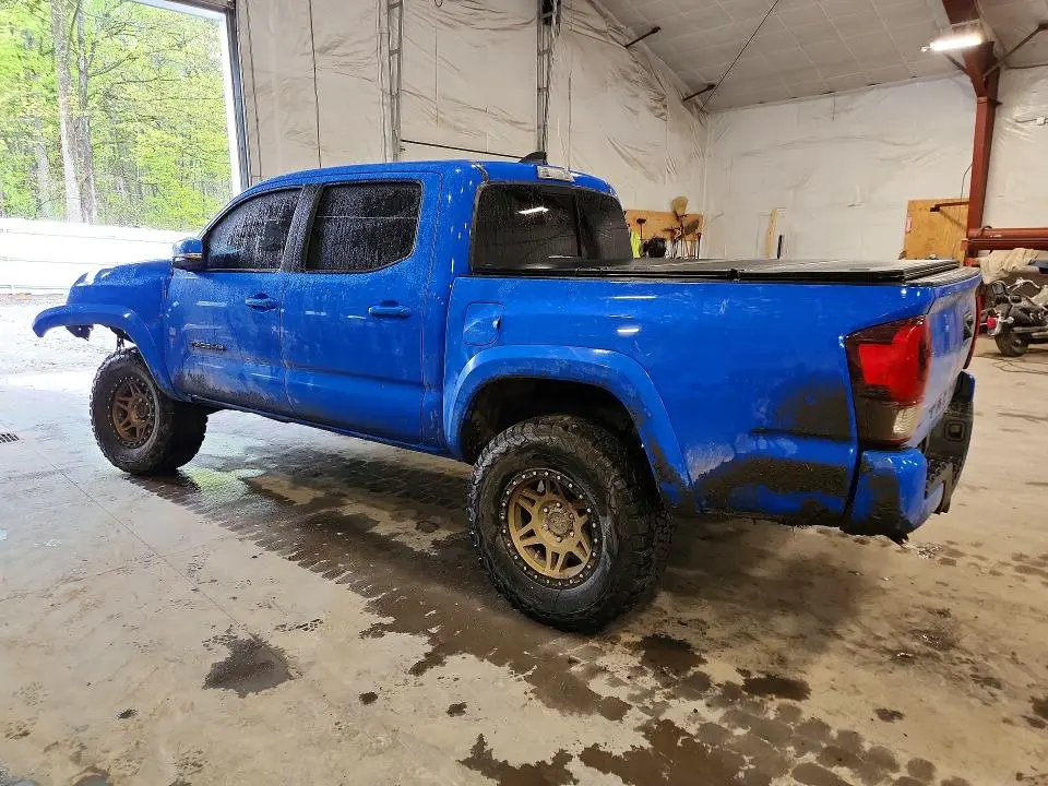 2021 TOYOTA TACOMA SR5 V6  