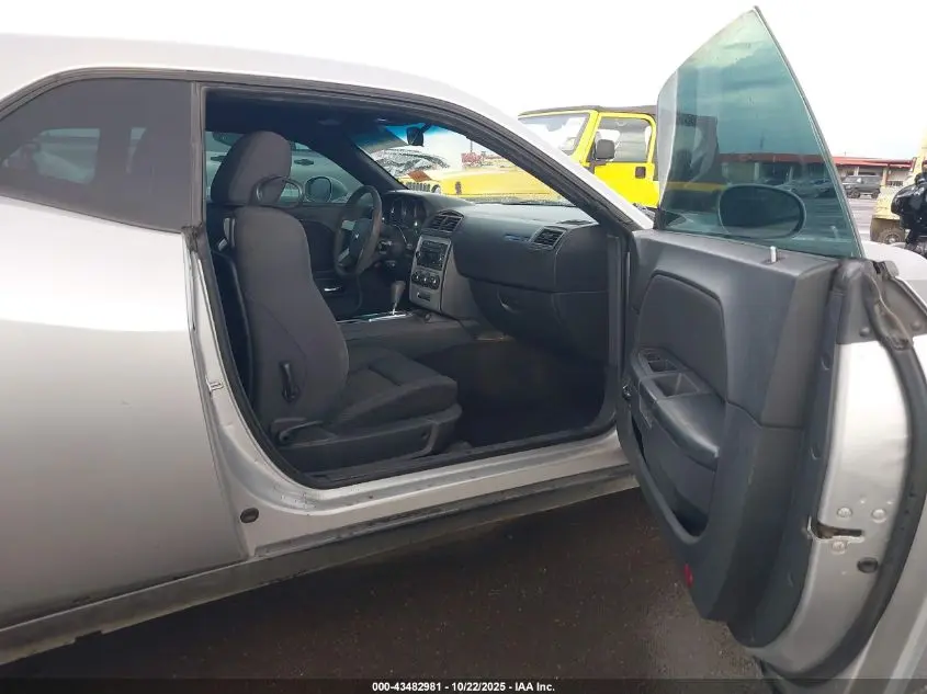 2010 DODGE CHALLENGER SE