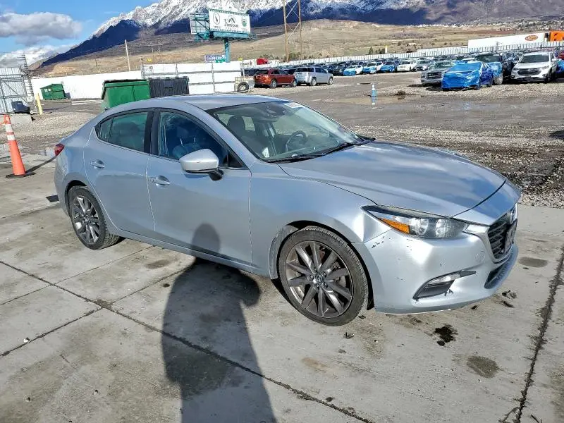 2018 MAZDA 3 TOURING  