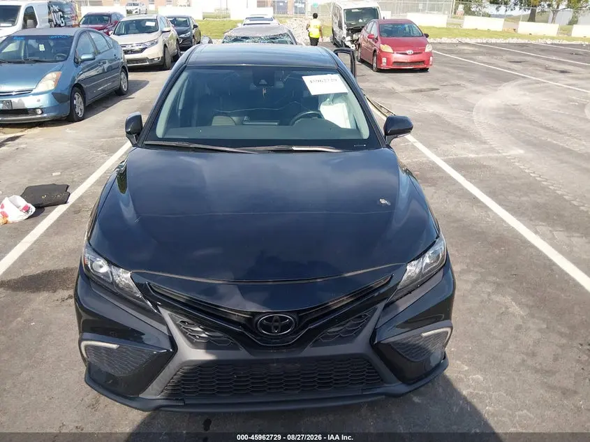 2022 TOYOTA CAMRY SE