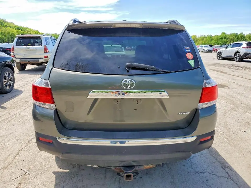 2012 TOYOTA HIGHLANDER SE  