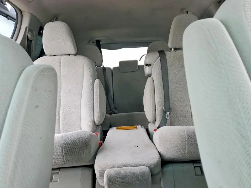 2014 TOYOTA SIENNA LE  