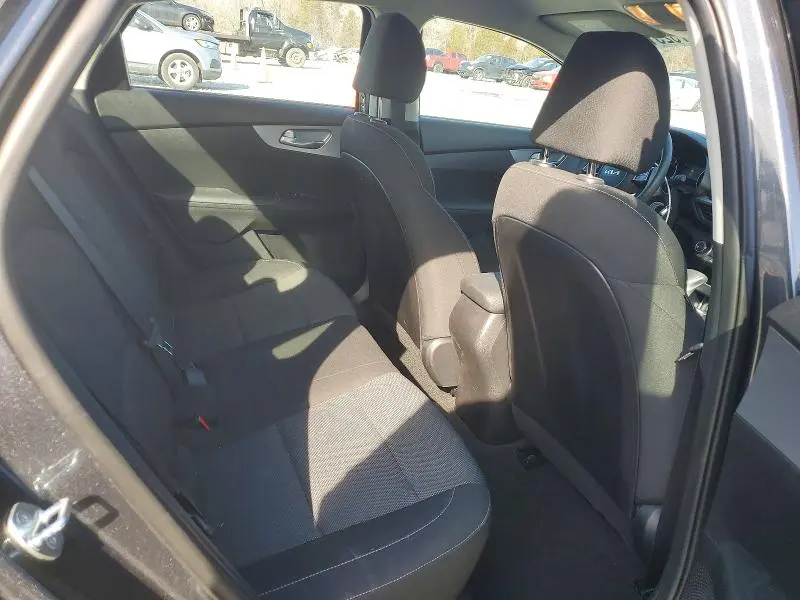 2023 KIA FORTE LX  