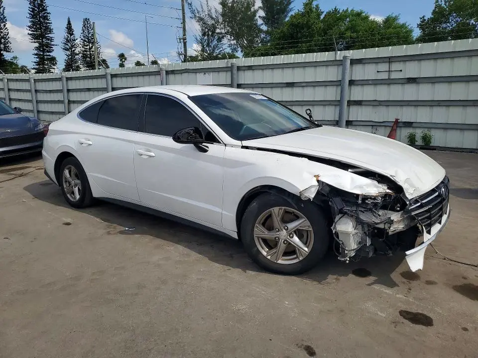 2022 HYUNDAI SONATA SE  