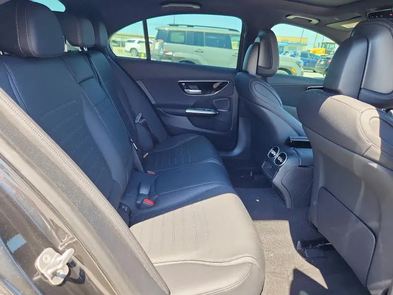 2025 MERCEDES-BENZ C 300  