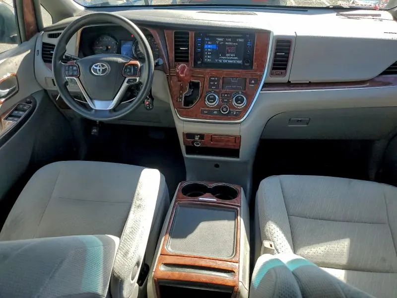2016 TOYOTA SIENNA LE  