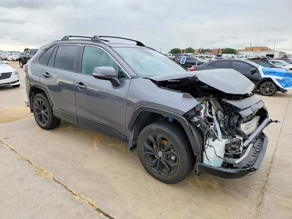 2022 TOYOTA RAV4 SE  