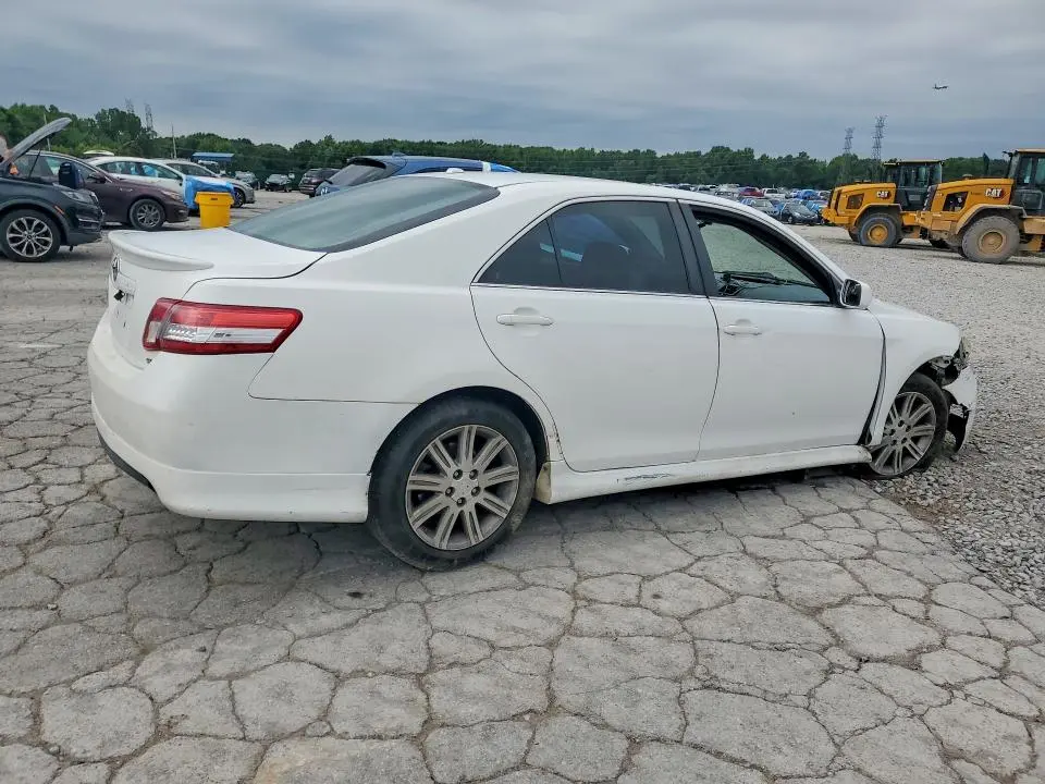 2011 TOYOTA CAMRY SE  