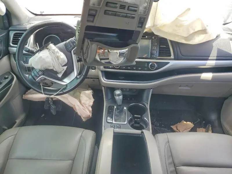 2017 TOYOTA HIGHLANDER XLE  