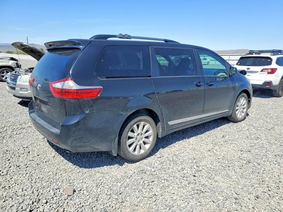 2017 TOYOTA SIENNA LE  