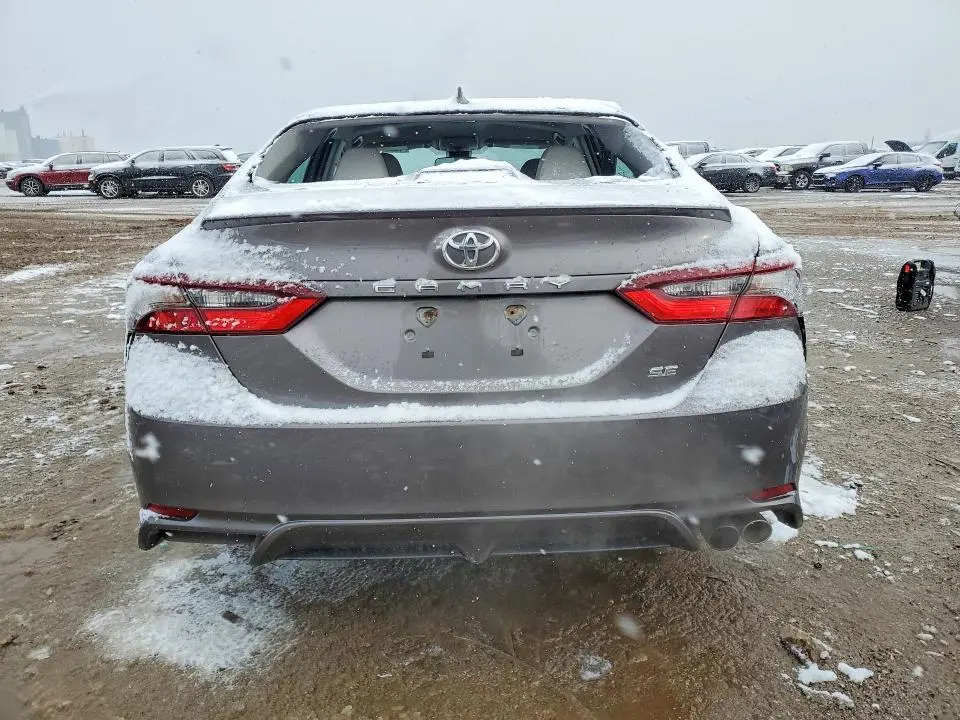 2022 TOYOTA CAMRY SE  