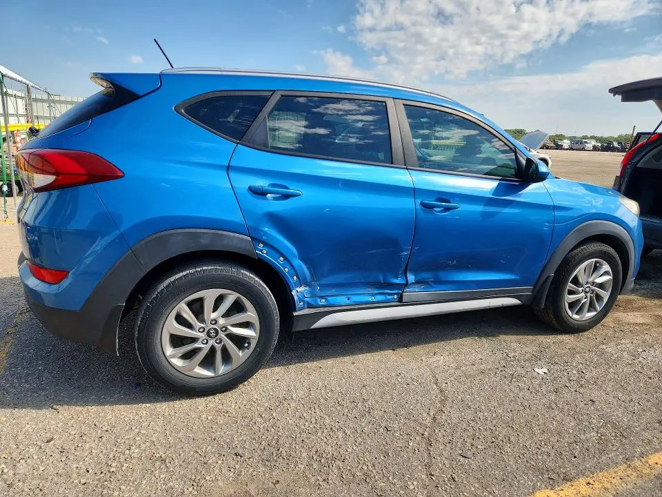 2017 HYUNDAI TUCSON SE  