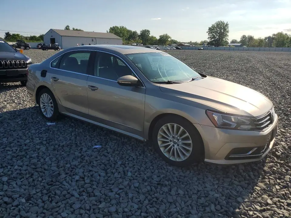 2016 VOLKSWAGEN PASSAT SE  