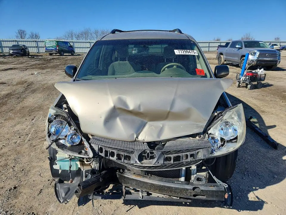 2010 TOYOTA SIENNA LE 8-PASSENGER  