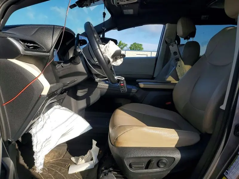 2021 TOYOTA SIENNA XLE  