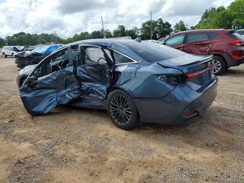 2021 TOYOTA AVALON XSE  
