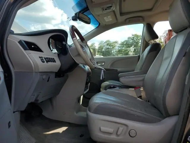 2014 TOYOTA SIENNA XLE  