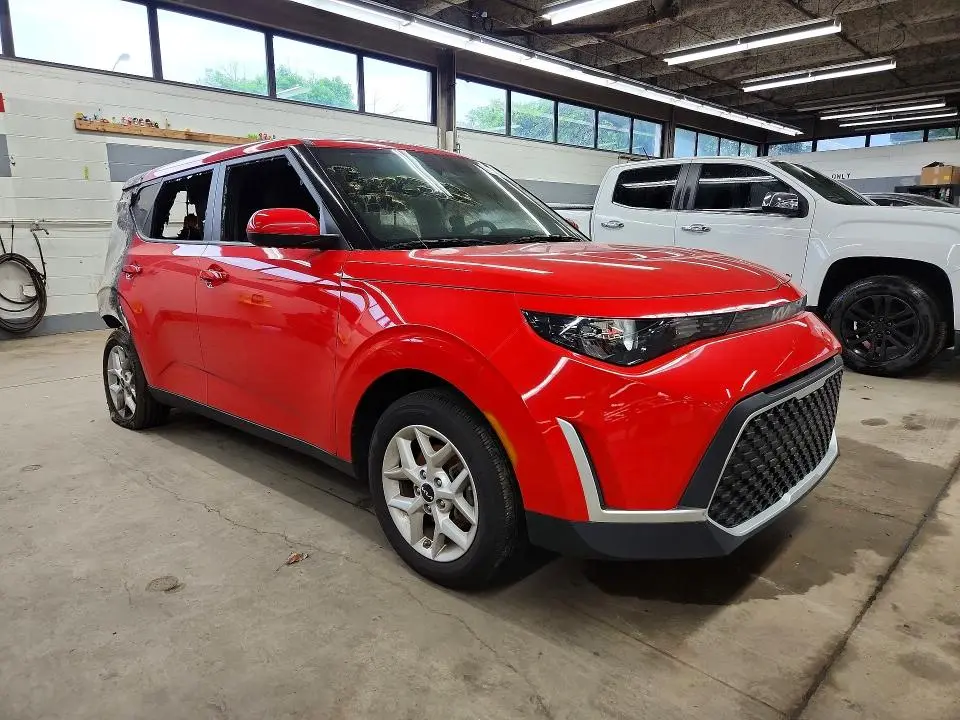 2025 KIA SOUL LX  