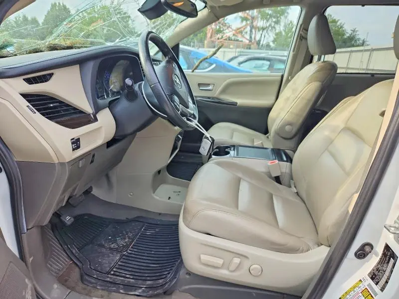 2020 TOYOTA SIENNA XLE 8-PASSENGER  