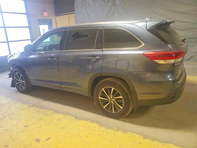 2018 TOYOTA HIGHLANDER SE  