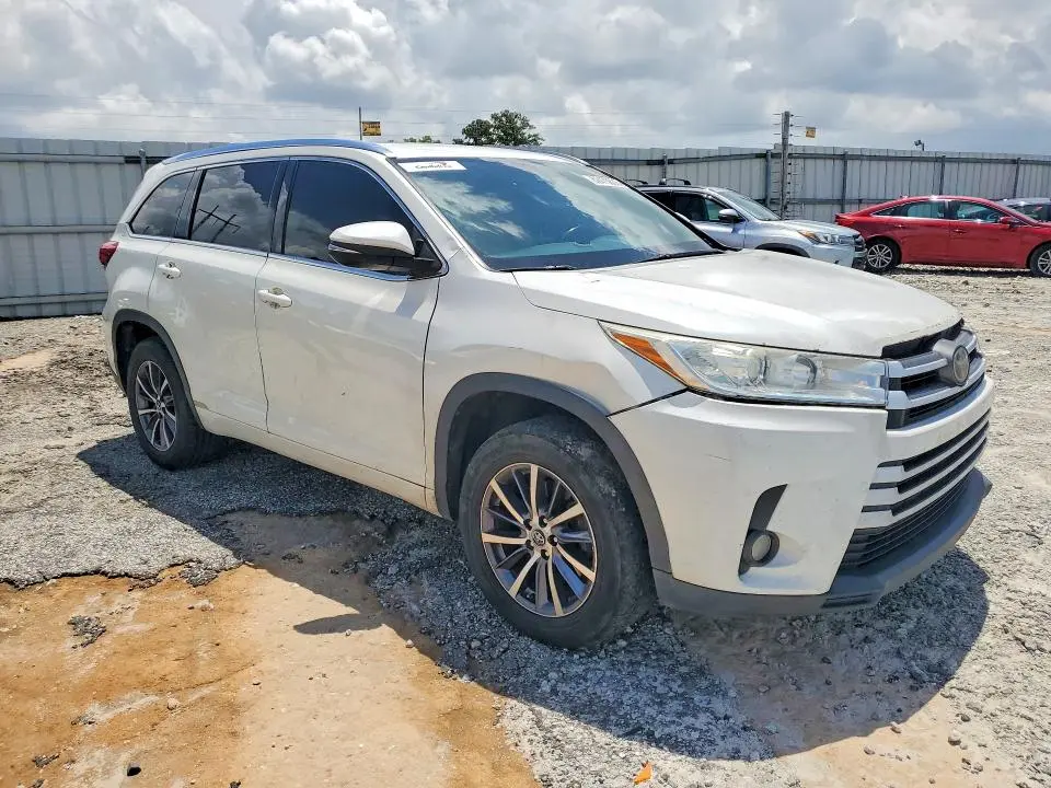 2017 TOYOTA HIGHLANDER XLE  