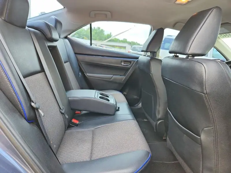2017 TOYOTA COROLLA SE  