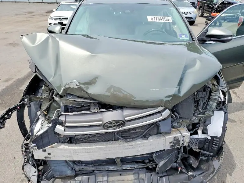 2017 TOYOTA HIGHLANDER LE PLUS  