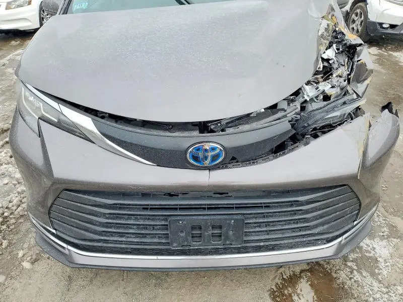 2023 TOYOTA SIENNA XLE 7-PASSENGER  